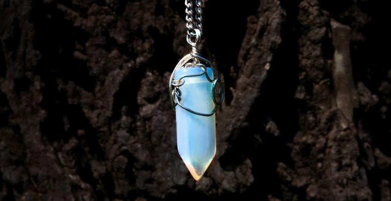 Какие камни не рекомендуется носить Львам, рожденным в год Собаки