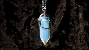 Какие камни не рекомендуется носить Львам, рожденным в год Собаки