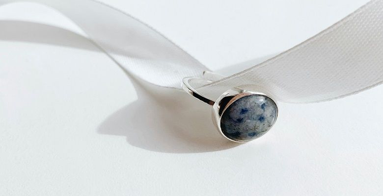 Какие камни не рекомендуется носить Ракам, рожденным в год Собаки 