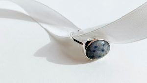 Какие камни не рекомендуется носить Ракам, рожденным в год Собаки 