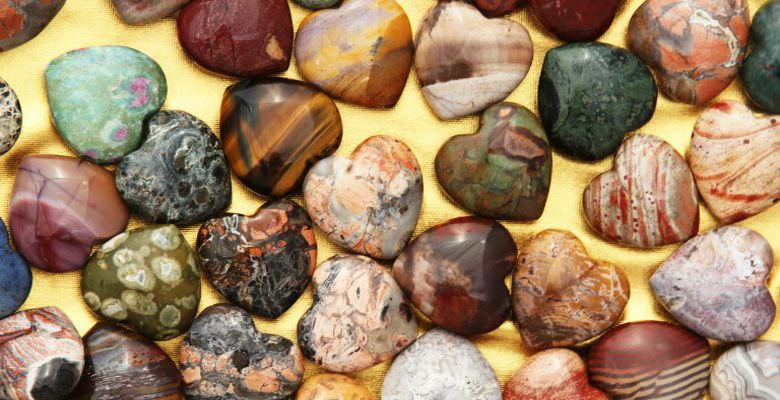 Какие камни не рекомендуется носить Козерогам, рожденным в год Собаки