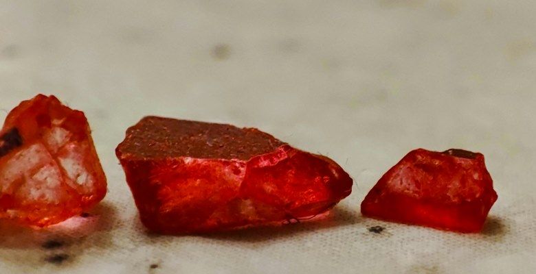 Какие камни не рекомендуется носить Весам, рожденным в год Змеи