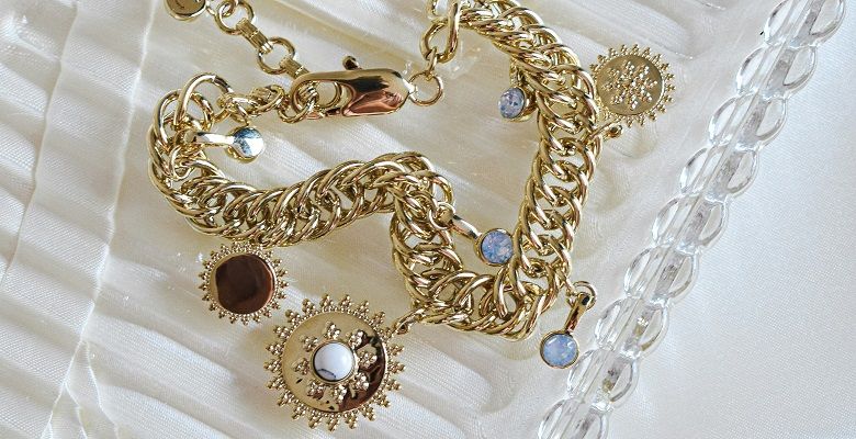 Какие камни не рекомендуется носить Стрельцам, рожденным в год Змеи