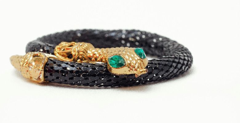 В каких украшениях встречать Новый 2025 год Змеи