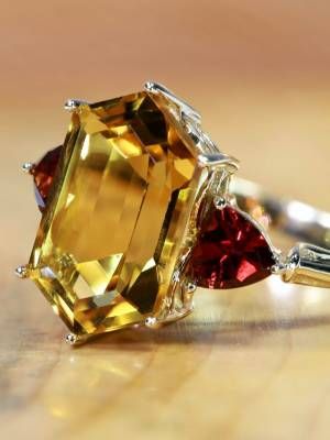 кольцо с топазом