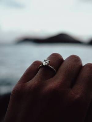 кольцо с бриллиантом