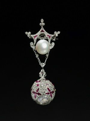 брошь с рубином