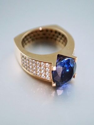 кольцо с сапфиро