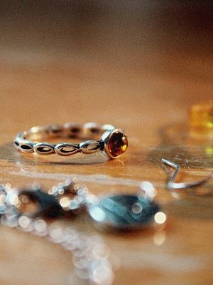 кольцо с янтарем