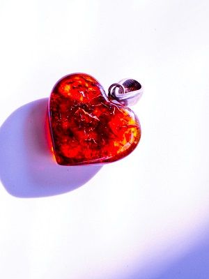 подвеска с янтарем