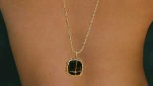 Aurélie Bidermann представляет коллекцию украшений с тигровым глазом