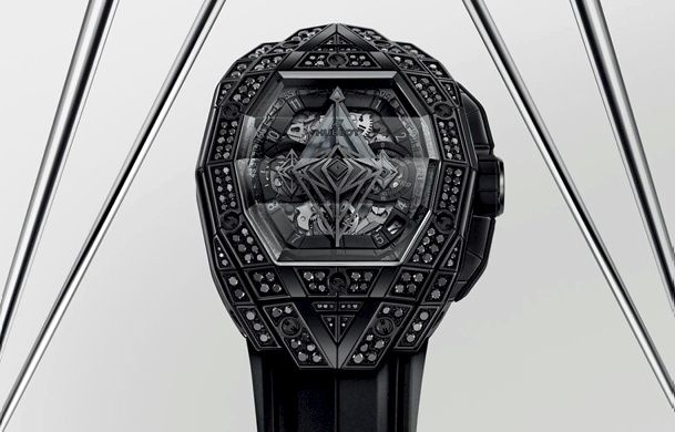 Часы Hublot со 180 черными бриллиантами от тату-мастера