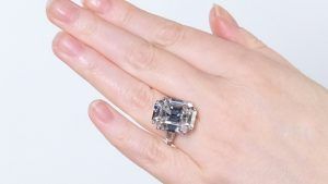 Кольцо с бриллиантом весом 15,76 карата от Bulgari превзошло все оценки Кольцо с бриллиантом весом 15,76 карата от Bulgari превзошло все оценки