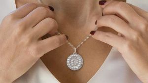 Lalaounis и шарм, приносящий удачу в 2025 году