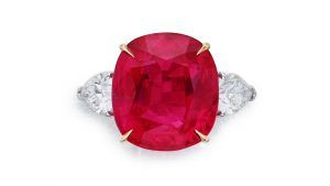 Красные драгоценные камни царили на аукционах в течение всего праздничного сезона Красные драгоценные камни царили на аукционах в течение всего праздничного сезона