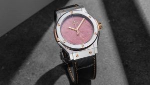 Часы с циферблатами из твердого камня возвращаются