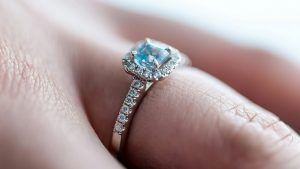 Рыбы и голубые камни: совместимость и противопоказания