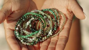 Рыбы и зеленые камни: совместимость и противопоказания 