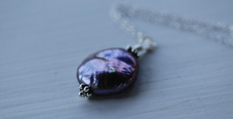 Подвески с фиолетовыми камнями: какие бывают, как выбрать и носить