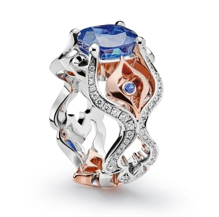 Кольцо с необработанным шри-ланкийским сапфиром огранки кушон (5,006 карата) и бриллиантами Кольцо с необработанным шри-ланкийским сапфиром огранки кушон (5,006 карата) и бриллиантами