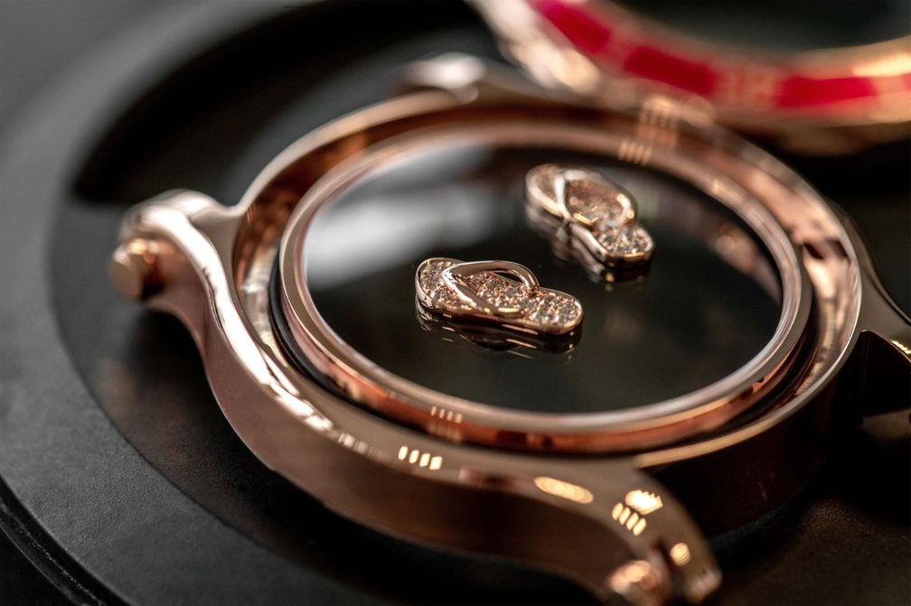 «Танцующие» шлепанцы Chopard на этапе производства