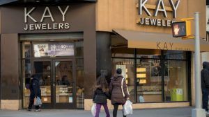 Signet сообщает о слабых праздничных продажах Signet сообщает о слабых праздничных продажах