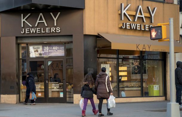 Signet сообщает о слабых праздничных продажах