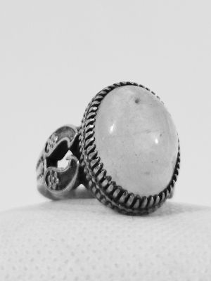 кольцо с кахолонгом