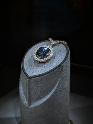 колье с танзанитом