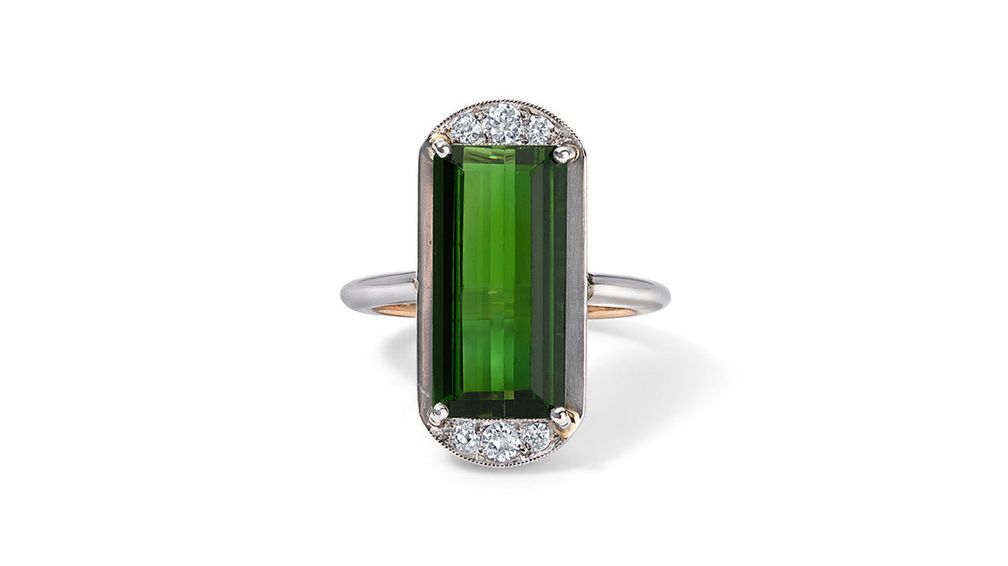 Кольцо от Stephanie Gottlieb Fine Jewelry с удлиненным зеленым турмалином багетной огранки и бриллиантами