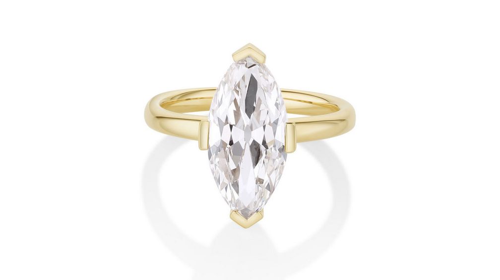 Кольцо Noelle от Marrow Fine украшено бриллиантом фантазийной огранки маркиза весом 3,01 карата