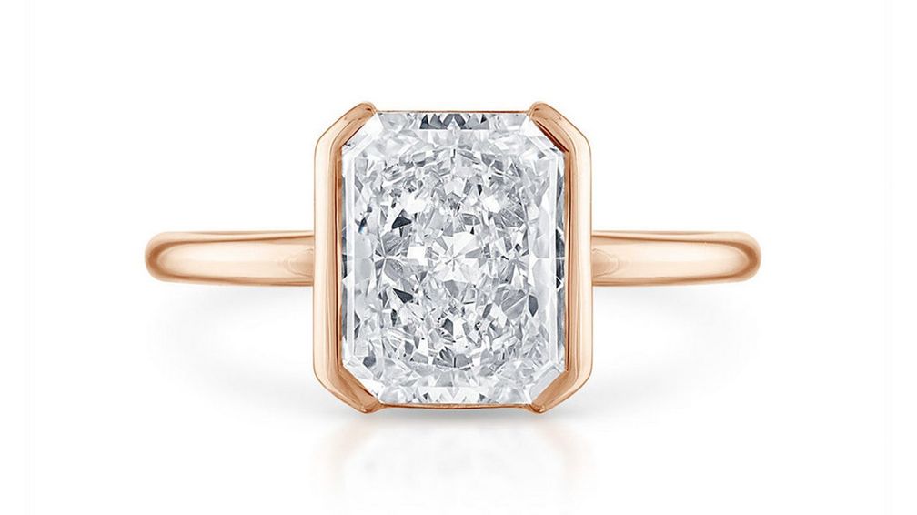 Кольцо от Stephanie Gottlieb Fine Jewelry из розового золота с бриллиантом огранки радиант 3,02 карата в неполной закрепке безель Кольцо от Stephanie Gottlieb Fine Jewelry из розового золота с бриллиантом огранки радиант 3,02 карата в неполной закрепке безель
