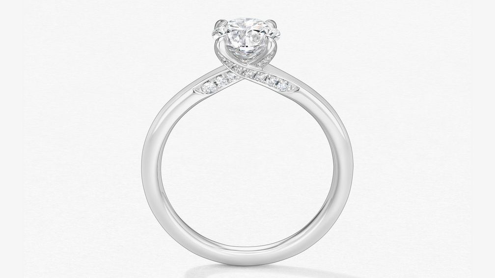 Кольцо-солитер Vela от Hearts On Fire из платины с бриллиантовой галереей Кольцо-солитер Vela от Hearts On Fire из платины с бриллиантовой галереей