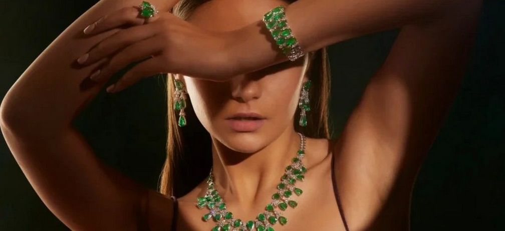 Gemfields Model Воздушные и изысканные изумруды в коллекции от Gemfields и Mohar Fine ...