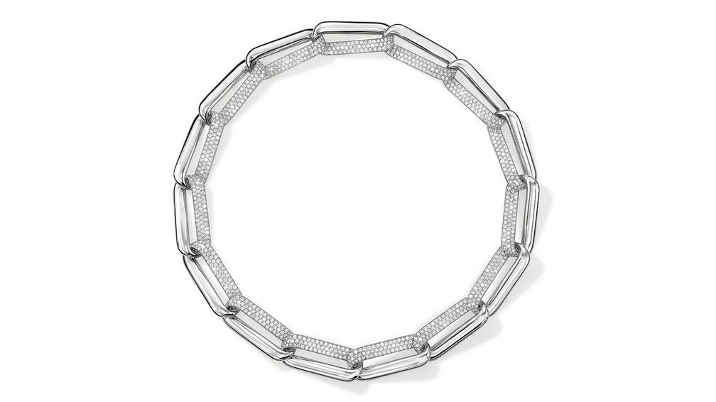 Колье Link из коллекции Inside Out с бриллиантами имеет съемные звенья, которые превращаются в чокер Колье Link из коллекции Inside Out с бриллиантами имеет съемные звенья, которые превращаются в чокер