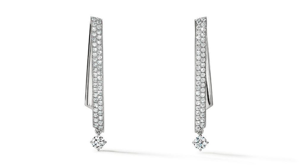 Миниатюрные серьги-подвески Flip от Hearts On Fire из 18-каратного белого золота с бриллиантовой каплей Миниатюрные серьги-подвески Flip от Hearts On Fire из 18-каратного белого золота с бриллиантовой каплей