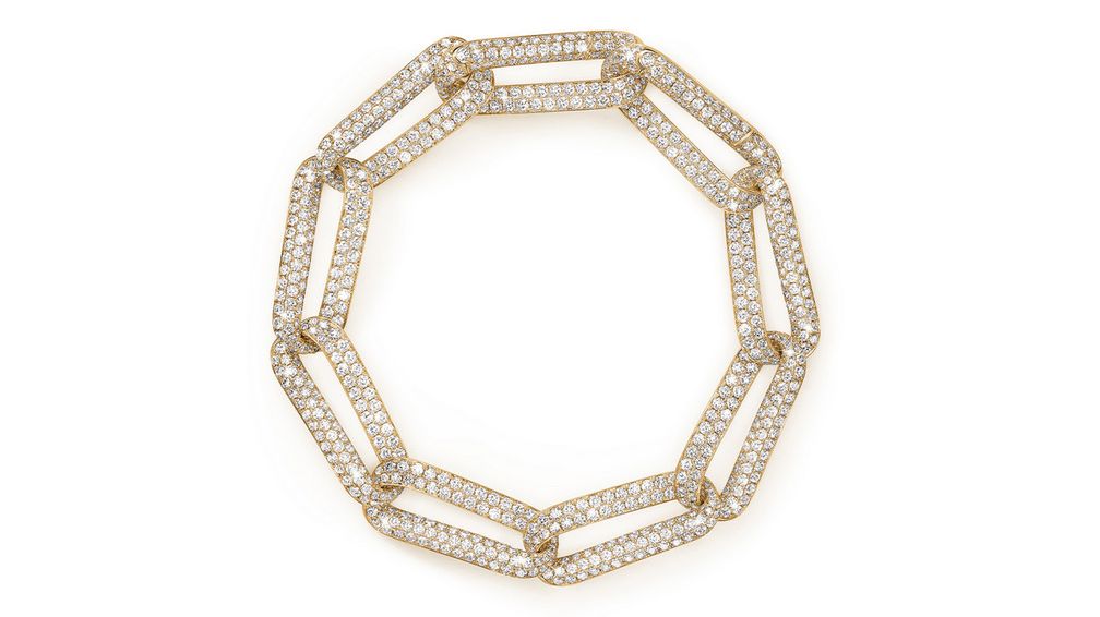 Полное паве также используется в этом браслете Link из коллекции, где сложенный мотив трансформируется в звенья Полное паве также используется в этом браслете Link из коллекции, где сложенный мотив трансформируется в звенья