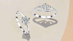 О красоте колец с белым топазом