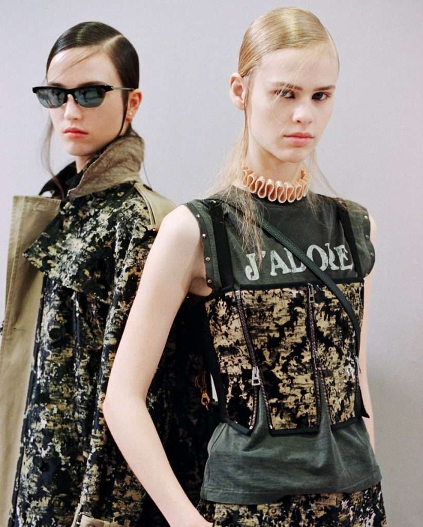 Блестящее жабо на показе Dior осень — 2025 Блестящее жабо на показе Dior осень — 2025