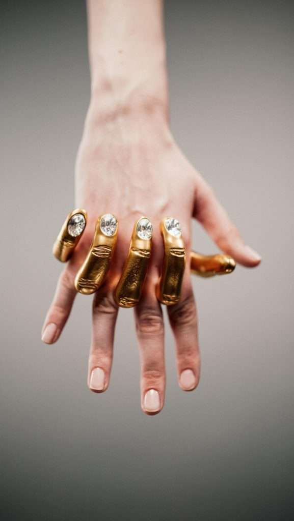 Показ Schiaparelli осень — 2025 Показ Schiaparelli осень — 2025