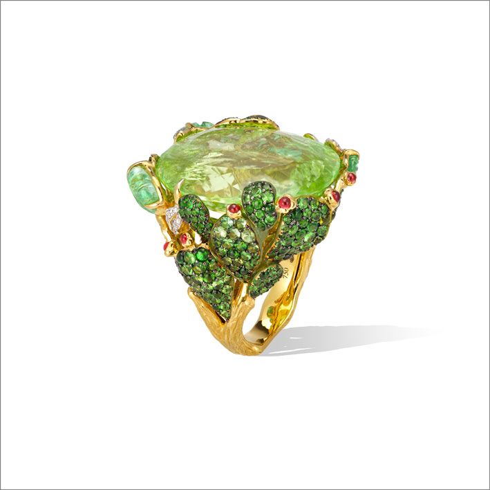 Кольцо Taormina из золота, турмалина параиба 43,17 карата, изумрудов, цаворитов, желтых и оранжевых сапфиров, бриллиантов