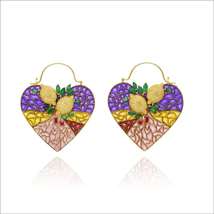 Серьги Plique-à-Jour из золота с изумрудами, сапфирами, рубинами и эмалью