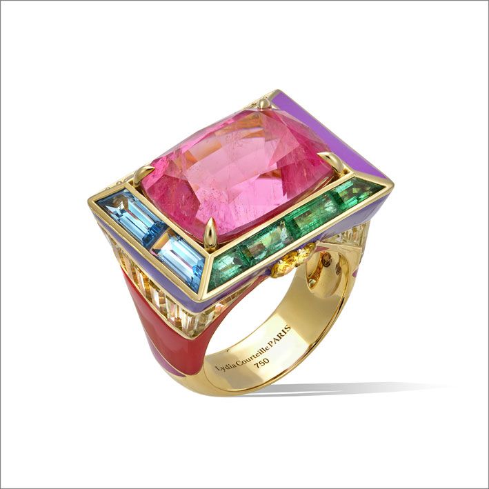 Кольцо из золота с желтыми сапфирами, голубым топазом, лимонным кварцем, изумрудом, рубеллитом 20,45 карата 