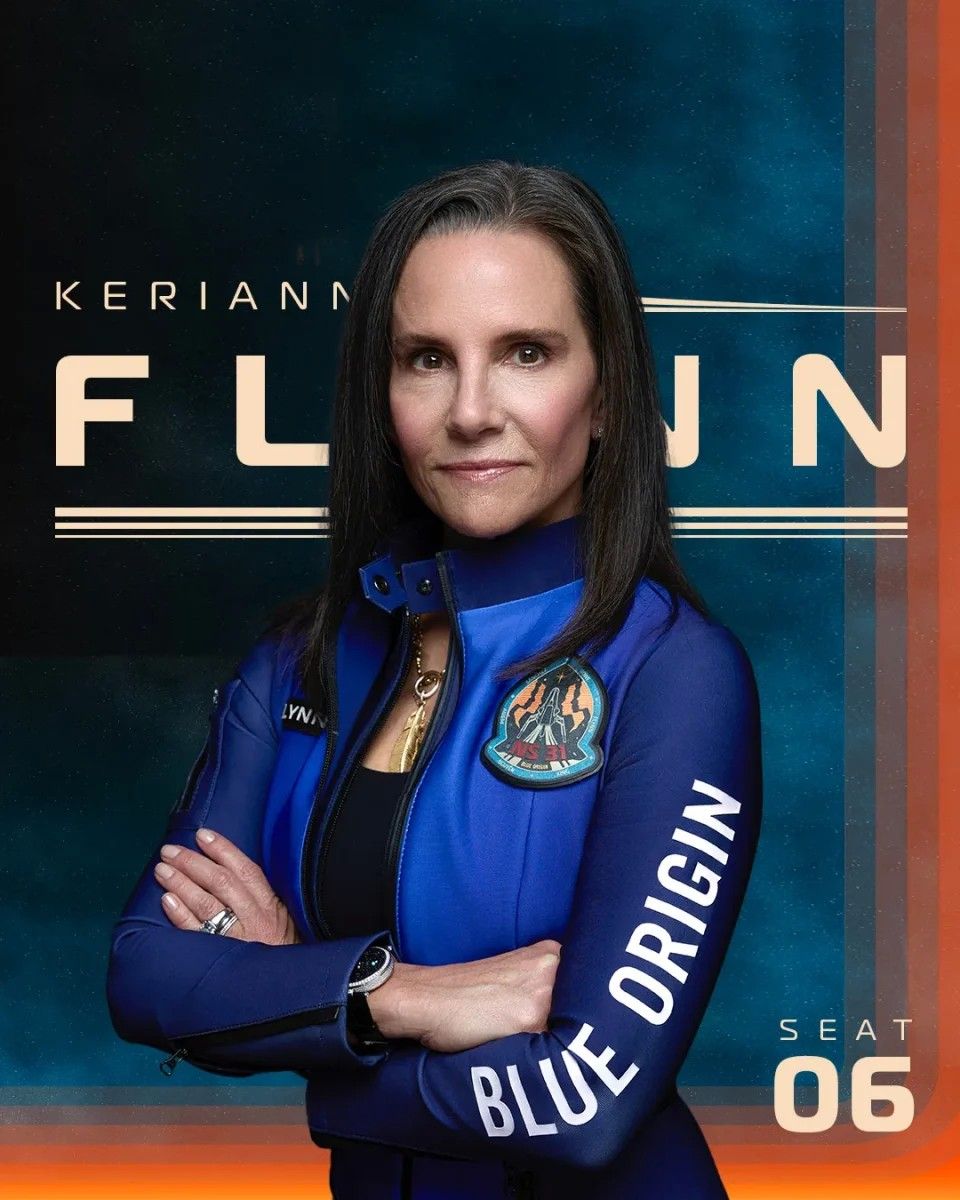 Керианн Флинн в часах Lady Arpels Planétarium от Van Cleef & Arpels