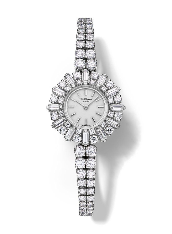 Женские наручные часы 1964 года из белого золота с бриллиантами, с посеребренным циферблатом, шарнирным браслетом и автоматическим механизмом Женские наручные часы 1964 года из белого золота с бриллиантами, с посеребренным циферблатом, шарнирным браслетом и автоматическим механизмом