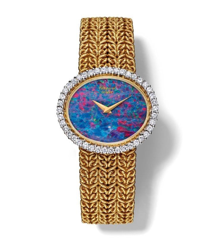 Женские наручные часы 1970 года: желтое золото, циферблат из опала, 42 бриллианта Женские наручные часы 1970 года: желтое золото, циферблат из опала, 42 бриллианта