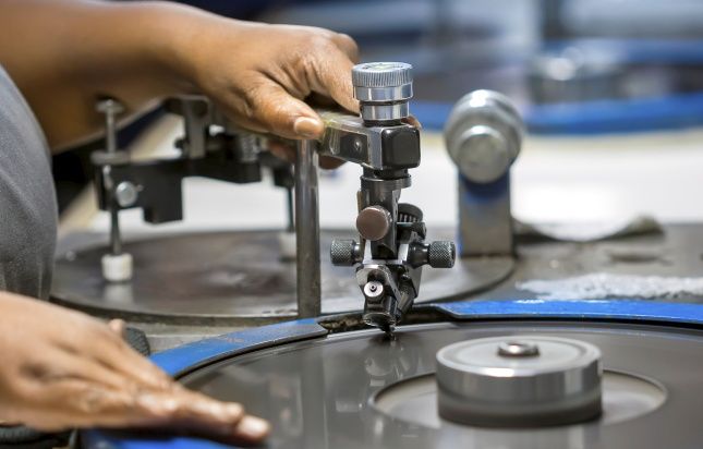 Экспорт полированных бриллиантов из Индии снизился на 17 %