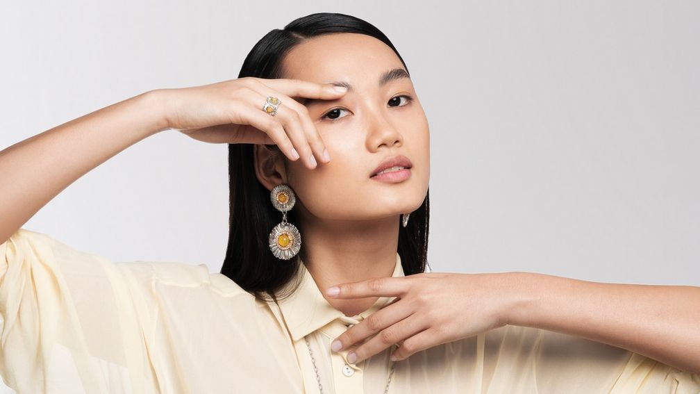 Украшения для весны с цветочными мотивами