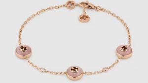 Gucci расширяет линию Interlocking часами и украшениями