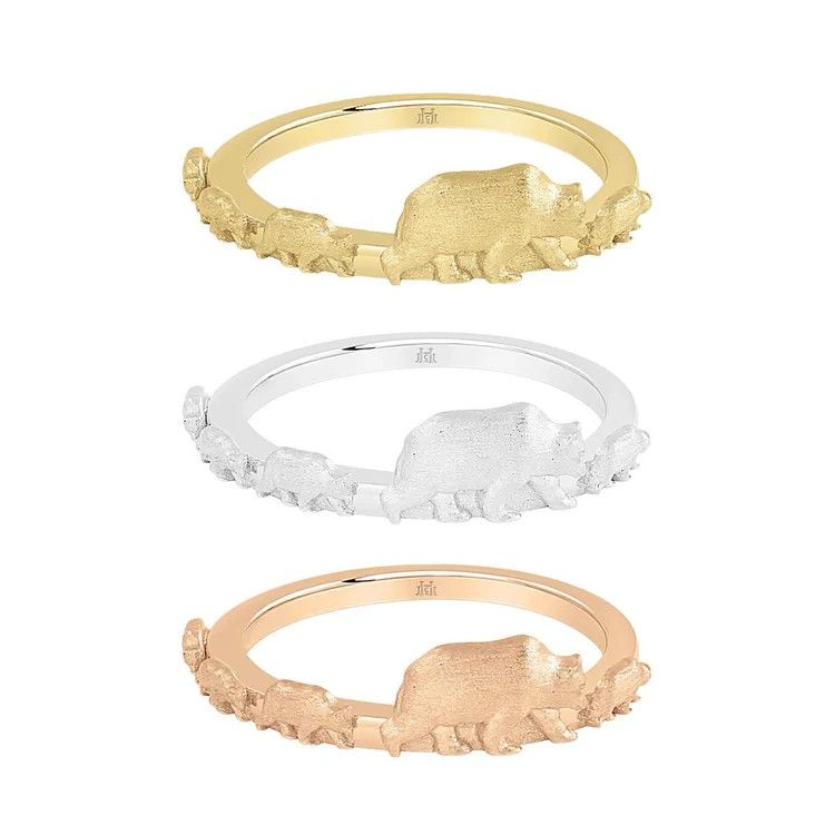 Кольцо 399 поступит в продажу в мае, оно представлено в трех драгоценных металлах: 18-каратном желтом, белом или розовом золоте